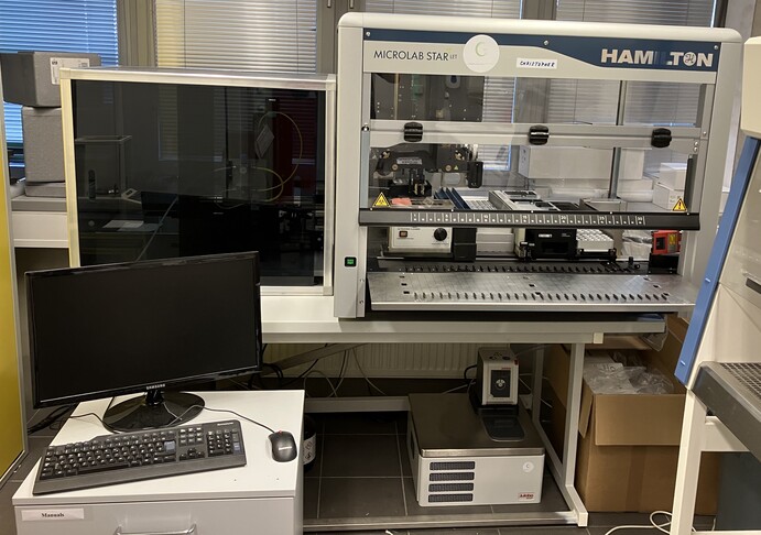 Microlab Starlet robotic system for automatic Folch extraction (Hamilton)